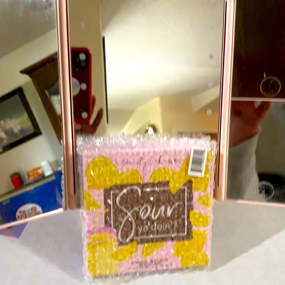 Beauty Bakeries eyeshadow palette NWT - Picture 1 of 3